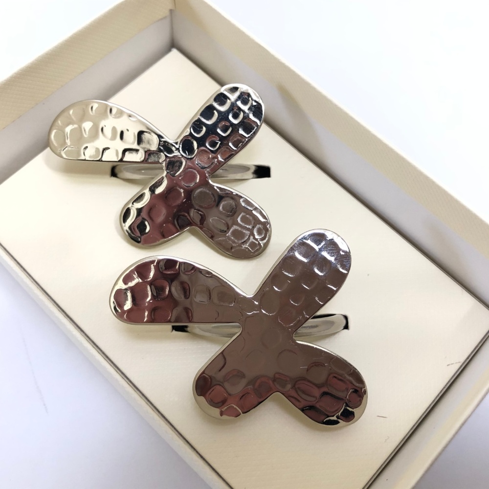 Set of 4 Neiman Marcus Hammered Metal Napkin Rings - Picture 3 of 7